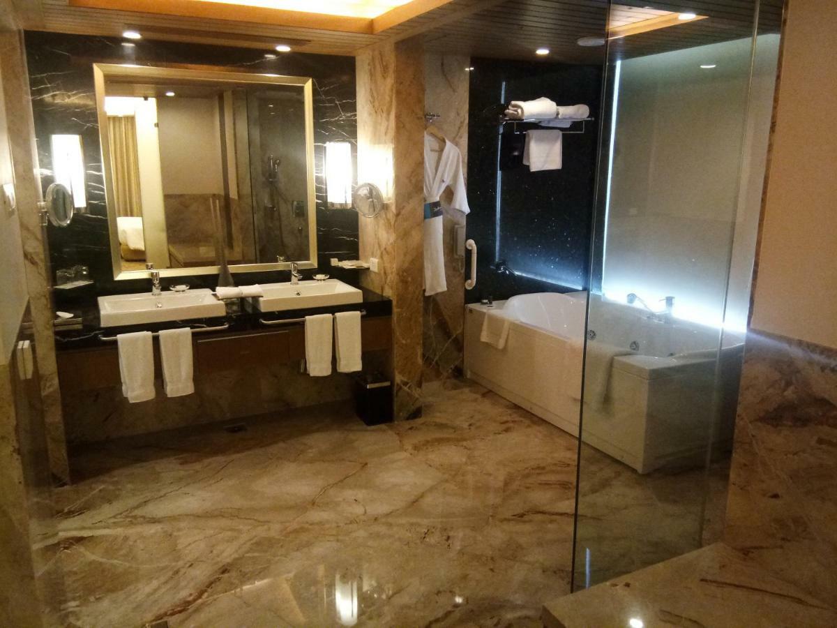 Radisson Blu Hotel, Nagpur Extérieur photo
